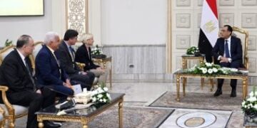 رئيس الوزراء فى لقائه مع شركة إينى