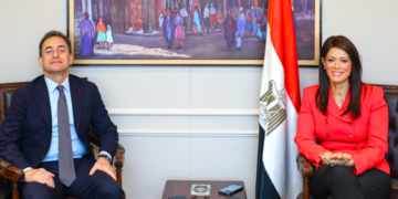 وزيرة التخطيط تلتقي سفير فرنسا