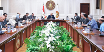 وزير العمل يلتقي أعضاء غرفة القاهرة التجارية