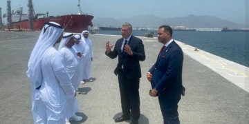 وزير البترول يزور ميناء الفجيرة