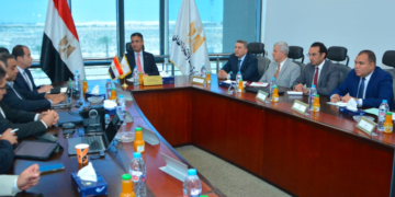 وزير التموين خلال اللقاء
