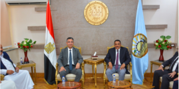 وزير التموين يلتقي محافظ مطروح