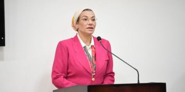 وزيرة البيئة