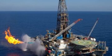 البترول: تشغيل بئر "ظهر 6" بطاقة إنتاجية 60 مليون قدم مكعب يوميًا