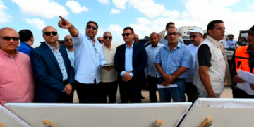 وزير الإسكان خلال الجولة