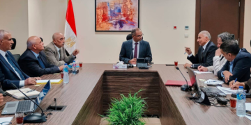 نائب وزير الإسكان خلال الاجتماع