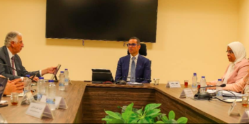 وزير الاستثمار خلال اللقاء