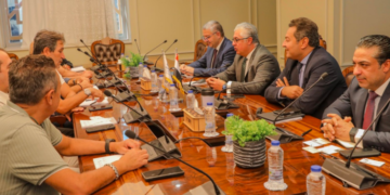 رئيس اقتصادية قناة السويس خلال اللقاء