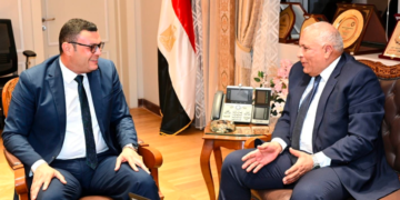 وزير الإسكان يلتقي محافظ الوادي الجديد