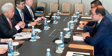 وزير المالية خلال الاجتماع