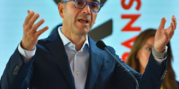 وزير الاستثمار خلال اللقاء