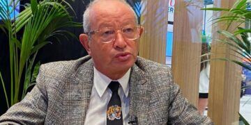 ساويرس يقترح بيع أراضي الساحل والبحر الأحمر بالدولار لحل أزمة الديون