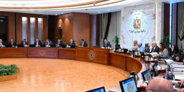 رئيس الوزراء خلال اجتماع الحكومة