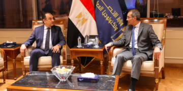 وزيرا قطاع الاعمال والاتصالات خلال اللقاء