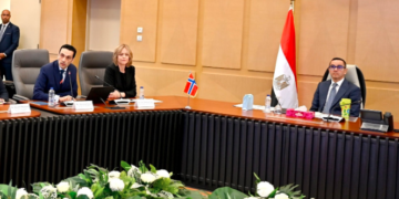 وزير الاستثمار خلال اللقاء