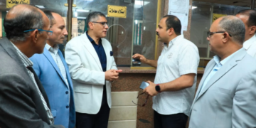 محافظ الجيزة خلال الجولة