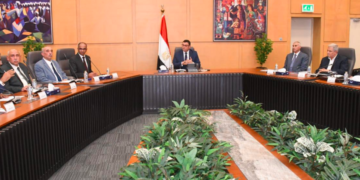 وزير الإسكان حلال الاجتماع