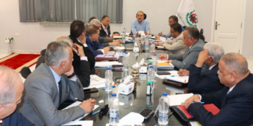 وزير قطاع الأعمال خلال الاجتماع