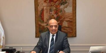 الدكتور محمود عصمت وزير الكهرباء