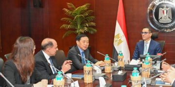وزير الاستثمار يلتقي ممثلي شركة كينجدم لبحث إنشاء مصنع لصناعة الكتان في مصر