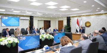 وزير قطاع الأعمال: انطلاق المرحلة الأولى من تطوير صناعة الغزل والنسيج بمصر