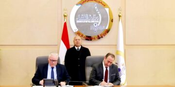 جانب من التوقيع