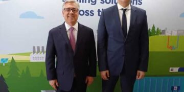 وزير البترول مع الرئيس التنفيذي لشركة شيفرون العالمية