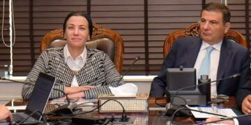 وزير الزراعة أثناء اجتماعه مع وزيرة البيئة