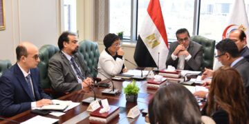 اجتماع وزير الصحة مع مساعد وزير الخارجية
