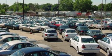 خبير اقتصادي: أسعار السيارات ستنخفض لهذه الأسباب.. والوقت ليس مناسبًا للاستثمار فيها