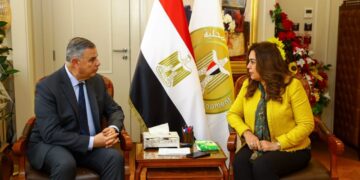 وزيرة التنمية المحلية مع محافظ الاسكندرية
