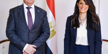وزيرة التخطيط تبحث مع سفير أذربيجان تعزيز الاستثمارات والتعاون الثنائي