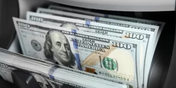 قفرة جديدة في سعر الدولار أمام الجنيه بمنتصف تعاملات اليوم