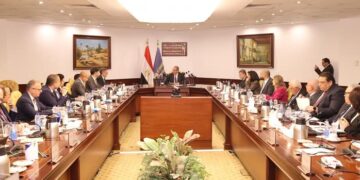 وزير الاتصالات يبحث مع وفد جمعية رجال الأعمال الفرنسية جذب استثمارات جديدة للقطاع