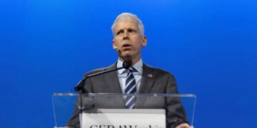 وزير الطاقة الأمريكي سنفرض عقوبات اقتصادية جديدة على إيران