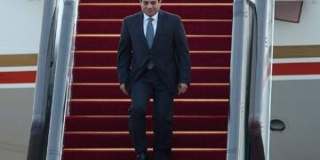 الرئيس السيسي يبدأ جولة خليجية بزيارة قطر والكويت لتعزيز التعاون المشترك