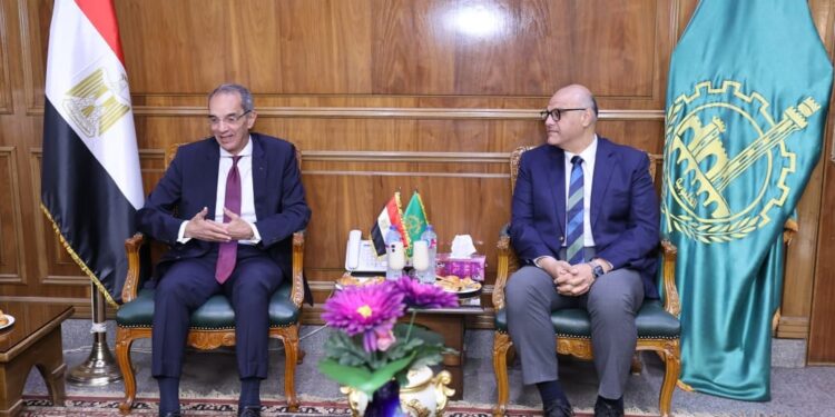 وزير الاتصالات: نستهدف الوصول ربط 250 ألف منزل بقرى حياة كريمة بكابلات الألياف الضوئية