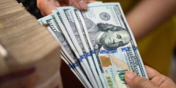 استقرار سعر الدولار مقابل الجنيه داخل البنوك المصرية الجمعة 18 أبريل