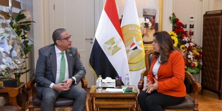 وزيرة التنمية المحلية تستعرض الموقف التنفيذي لمشروعات المبادرة الرئاسية "حياة كريمة"