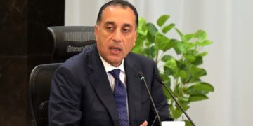 رئيس الوزراء يتفقد مزرعة رياح تولد 650 ميجاوات بمدينة رأس غارب