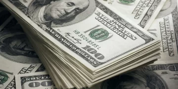 تراجع أسعار الدولار أمام الجنيه في منتصف تعاملات الثلاثاء 15 أبريل