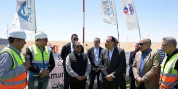 باستثمارات 700 مليون دولار .. رئيس الوزراء يتفقد محطة "أمونت" لطاقة الرياح برأس غارب