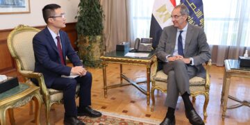 وزير الاتصالات يستعرض خطط شركة هواوي للتوسع فى استثماراتها بمصر بمجال الذكاء الاصطناعي