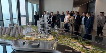 وزير الإسكان يتفقد منطقة الأعمال المركزية بـ"شنغهاي" الصينية على مساحة مليون م٢