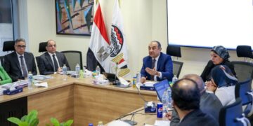 اجتماع موسع لوزير قطاع الأعمال مع شركات التطوير العقاري