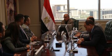 عصمت: نستهدف 65% طاقة متجددة بحلول 2040.. ومباحثات مع SUNGROW لتصنيع بطاريات تخزين الكهرباء