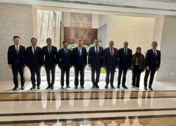 وزير الإسكان: نثق في شراكتنا مع CSCEC ونرحب بتحالفها مع "المقاولون العرب" لتنفيذ مشروعات جديدة