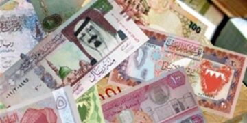 الجنيه يواصل استقراره أمام العملات العربية اليوم الجمعة.. الدينار الكويتي يسجل 166.59 جنيهًا
