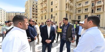 وزير الإسكان يتفقد المجمعات السكنية المقامة بمشروع الحي اللاتيني بمدينة العلمين الجديدة