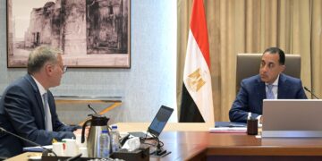 مصطفى مدبولي يتابع مع وزير البترول جهود زيادة الإنتاج المحلي من النفط والغاز